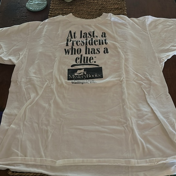 Vintage “ Clinton” Mystery Books 📚 Dupont Circle t shirt in great condition. - Picture 1 of 5